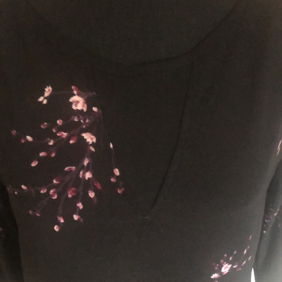 Ladies Dynamite 3/4 sleeve top - size medium - Picture 2 of 10